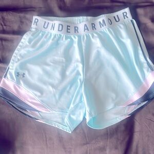 An underarmour workout set. Top is a size youth XL bottoms are a woman’s small.